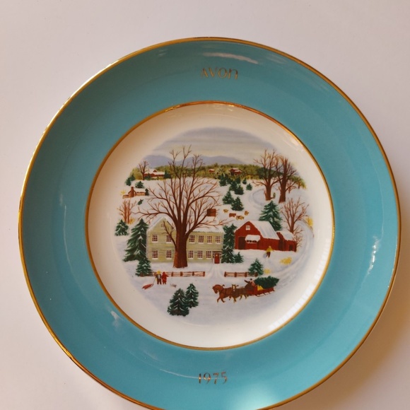 1975 Vintage Collectable Decorative Avon Christmas Plate - Picture 3 of 9